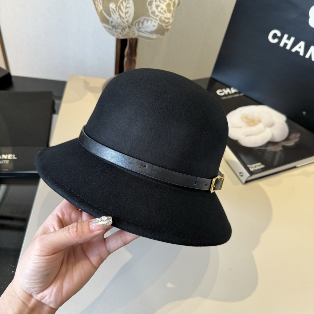 Celine top hat (411)
